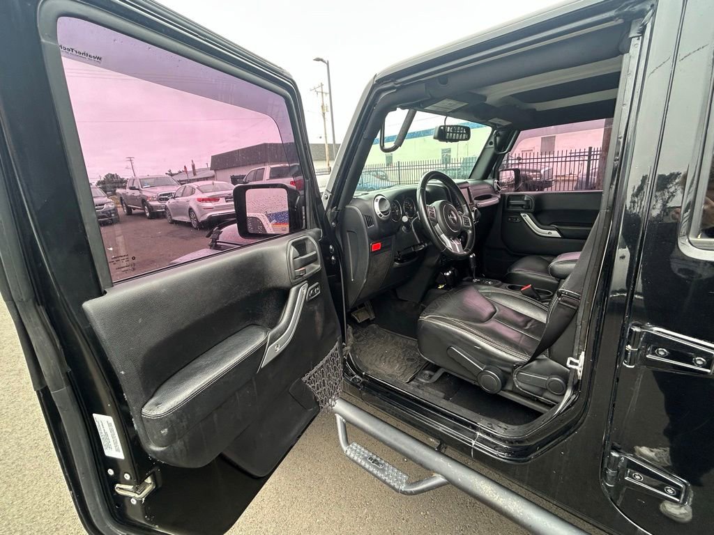 Used 2015 Jeep Wrangler Unlimited Rubicon AWD/4WD image 11
