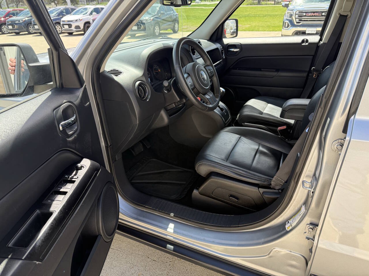 Used 2015 Jeep Patriot High Altitude AWD/4WD image 5