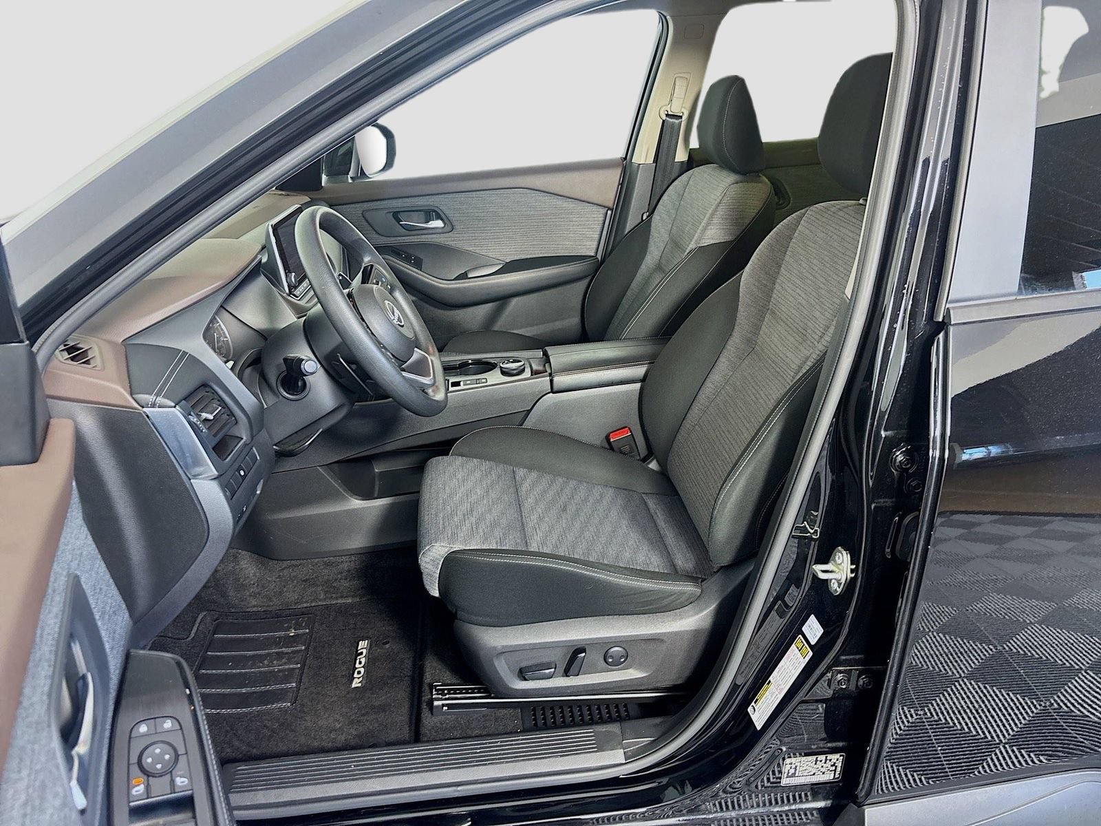 Used 2023 Nissan Rogue SV AWD/4WD image 19