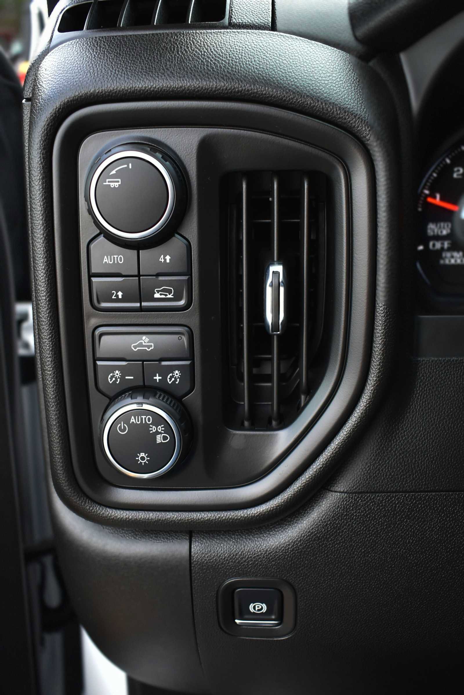 Used 2025 Chevrolet Silverado 1500 Custom image 19