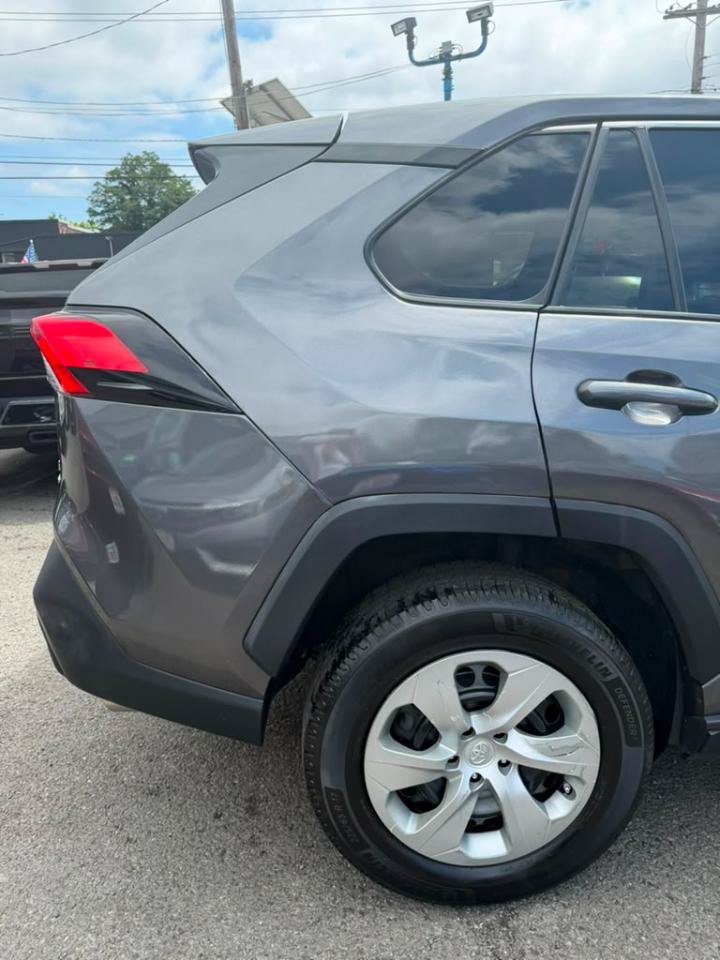 Used 2022 Toyota RAV4 LE AWD/4WD image 14