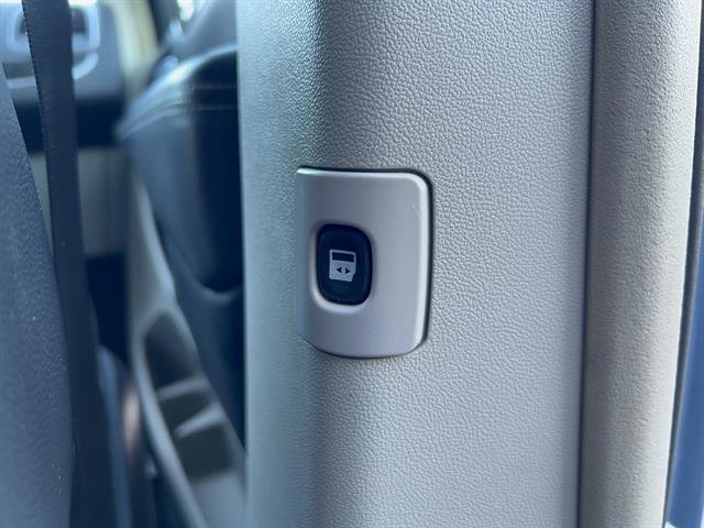 Used 2013 Chrysler Town & Country Touring image 25