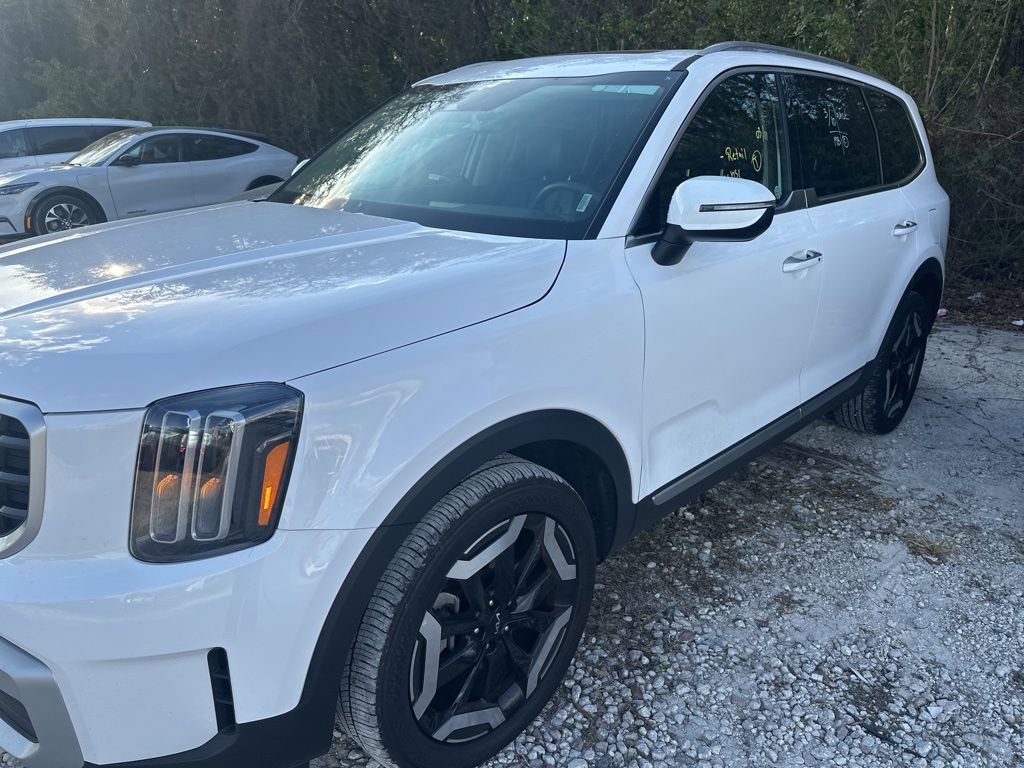Used 2025 Kia Telluride S image 2