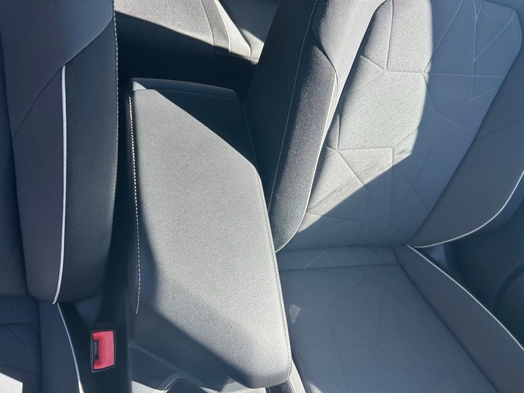 Used 2025 Volkswagen Jetta Sport image 38