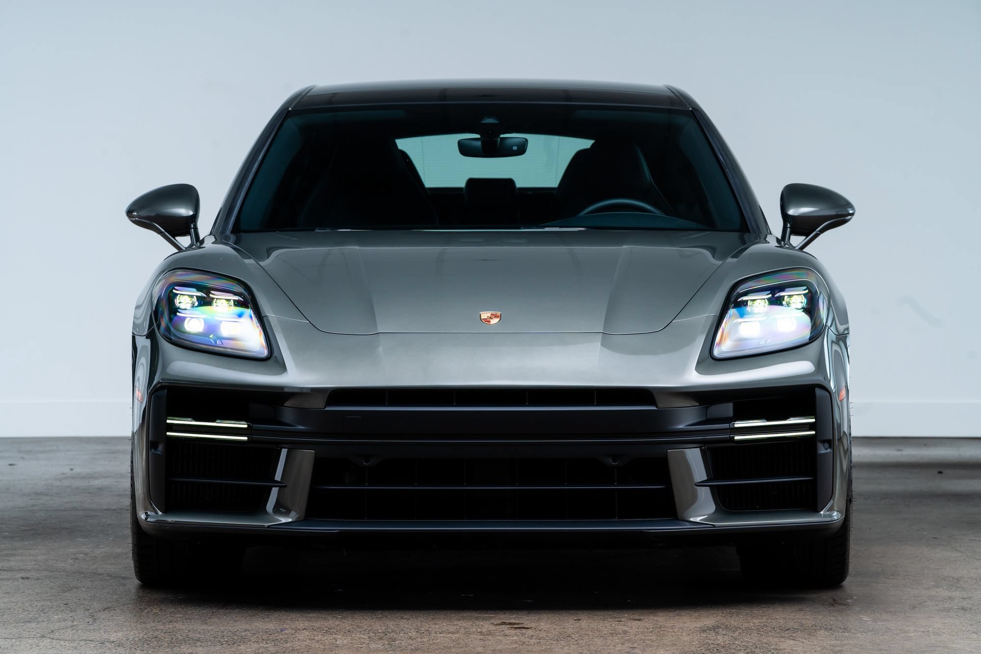Used 2024 Porsche Panamera RWD image 3