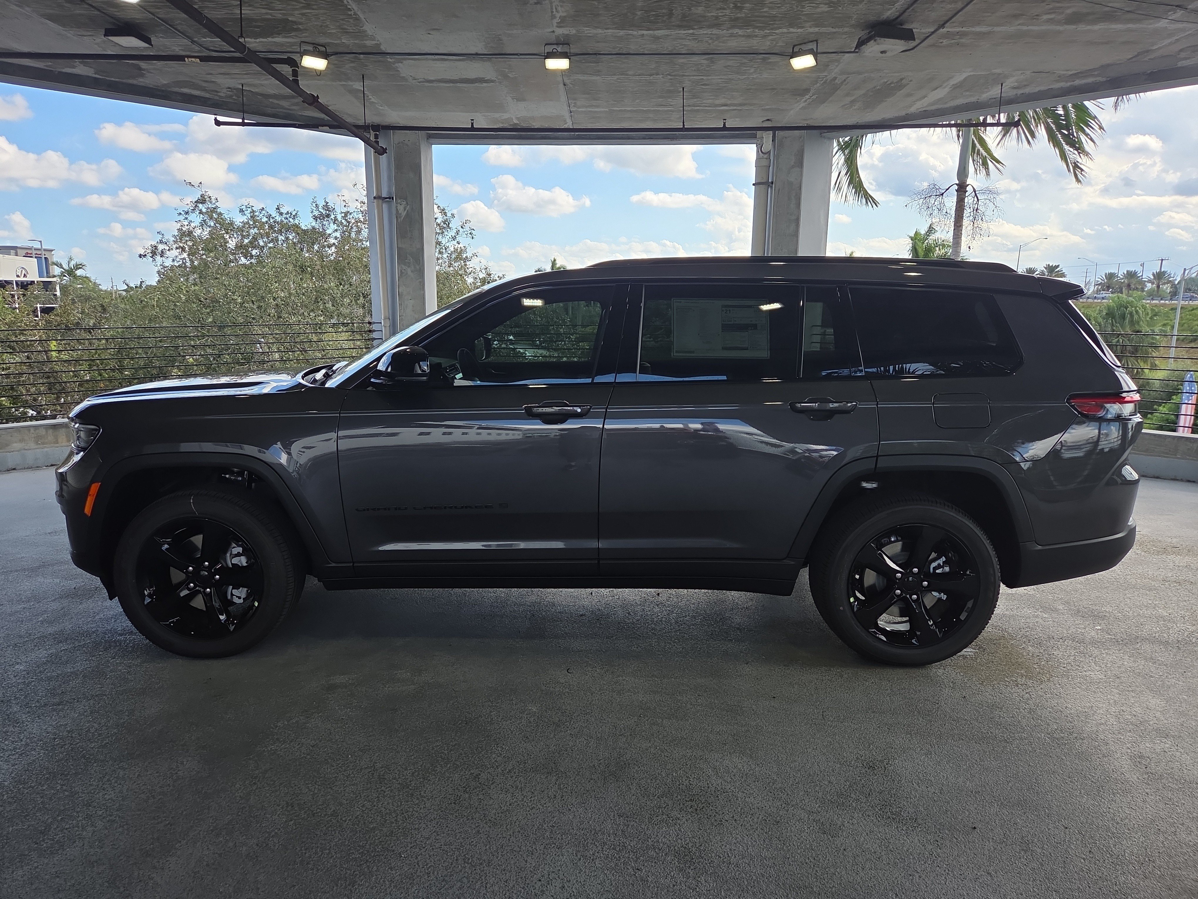 New 2025 Jeep Grand Cherokee L Altitude AWD/4WD image 8