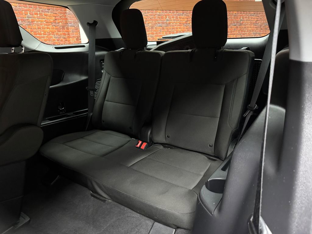 Used 2022 Ford Explorer XLT image 3