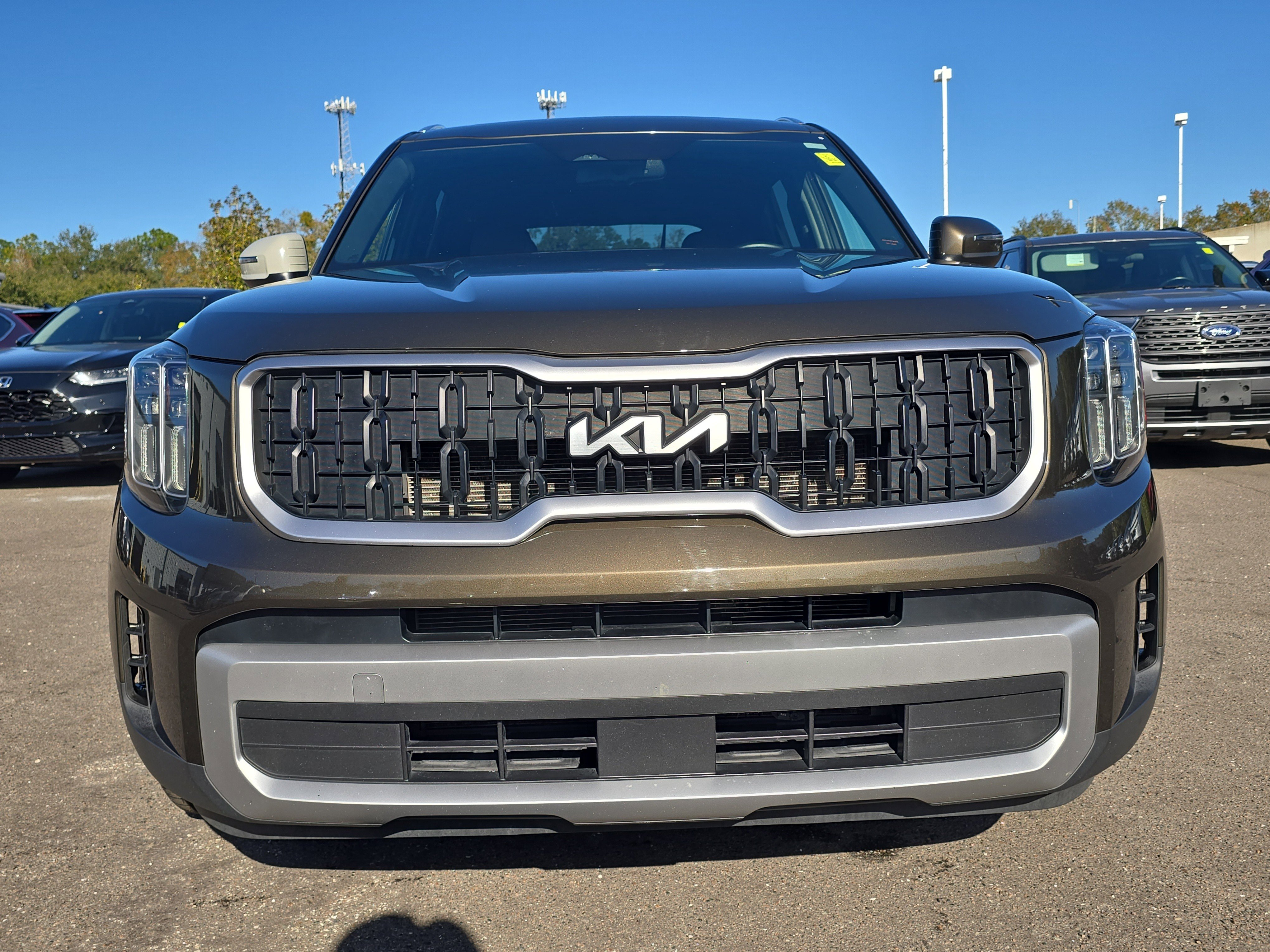 Certified 2023 Kia Telluride EX w/ EX Captain's Chair Package image 3