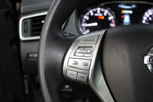 Used 2015 Nissan Rogue SV AWD/4WD image 16