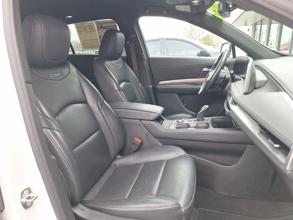 Used 2024 Cadillac XT4 Premium Luxury image 15