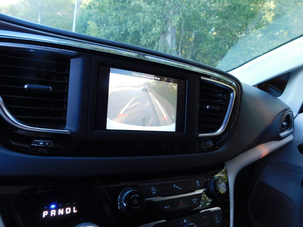 Used 2020 Chrysler Voyager LX w/ Cold Weather Group FWD image 4
