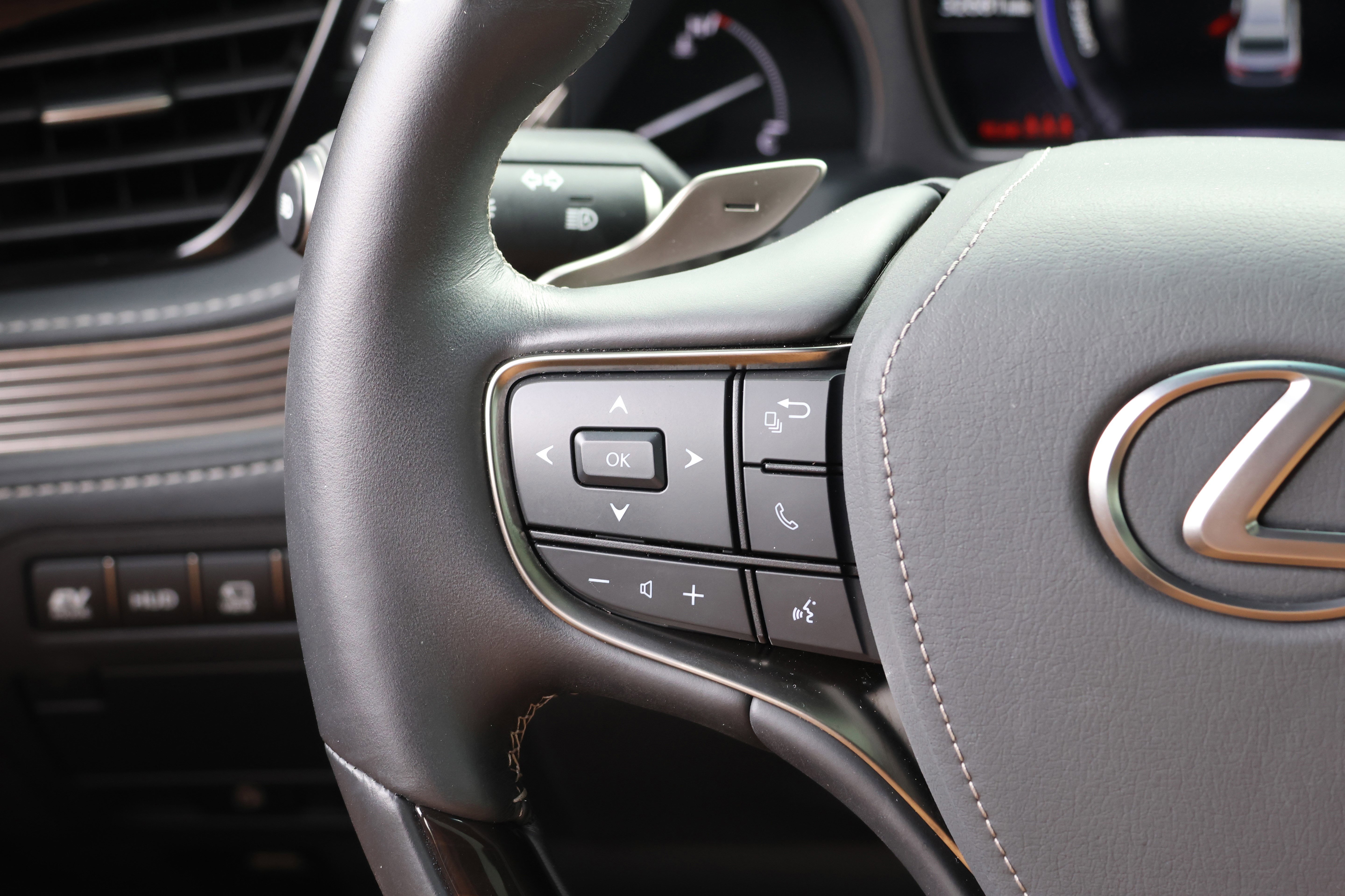 Used 2021 Lexus LS 500h image 18