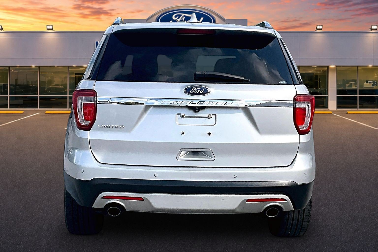 Used 2017 Ford Explorer Limited FWD image 4