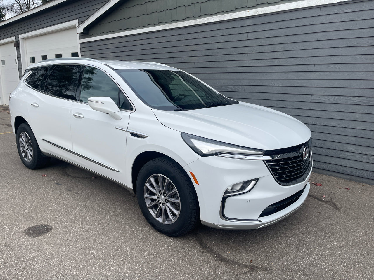 Used 2022 Buick Enclave Premium image 2