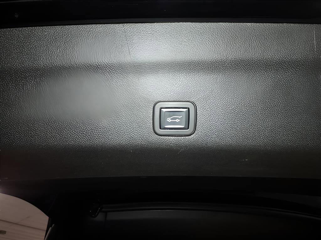 Certified 2023 GMC Yukon Denali image 6