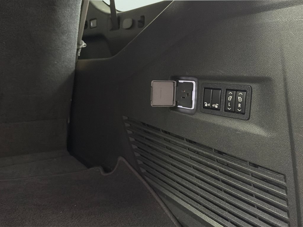 Certified 2021 Chevrolet Suburban Premier w/ Premium Package RWD image 31