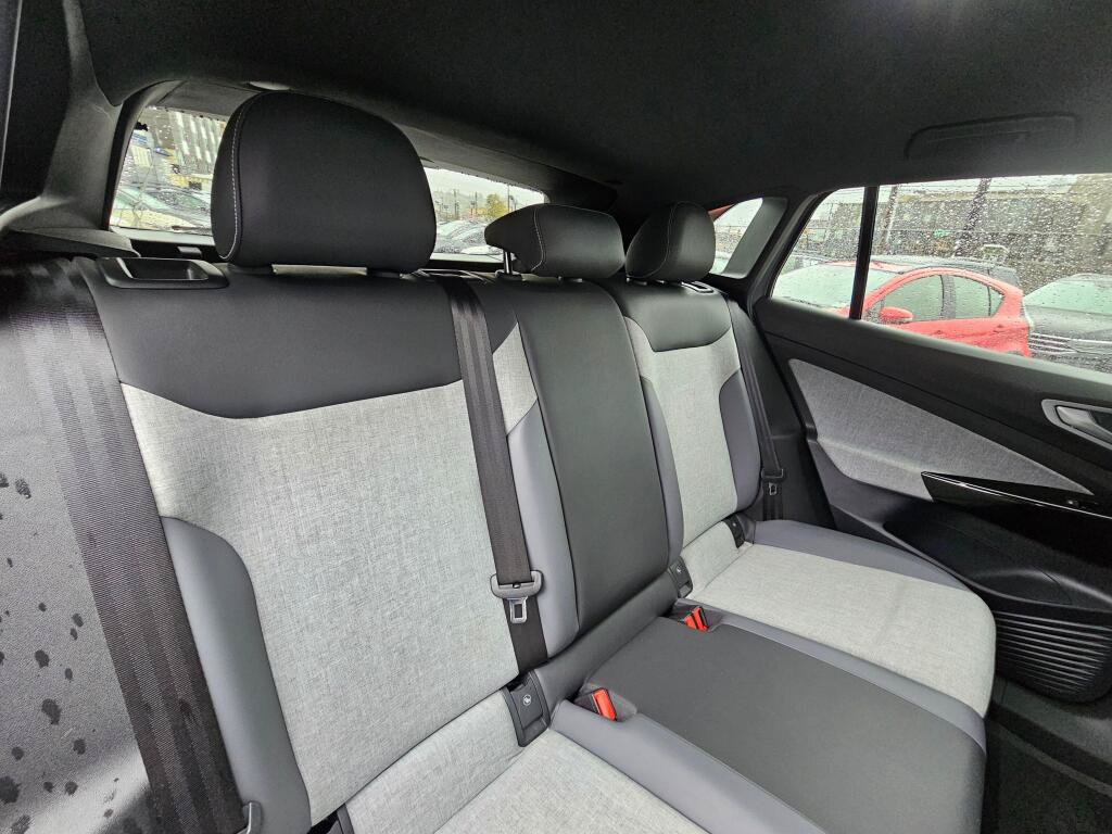 Used 2023 Volkswagen ID.4 Pro RWD image 14