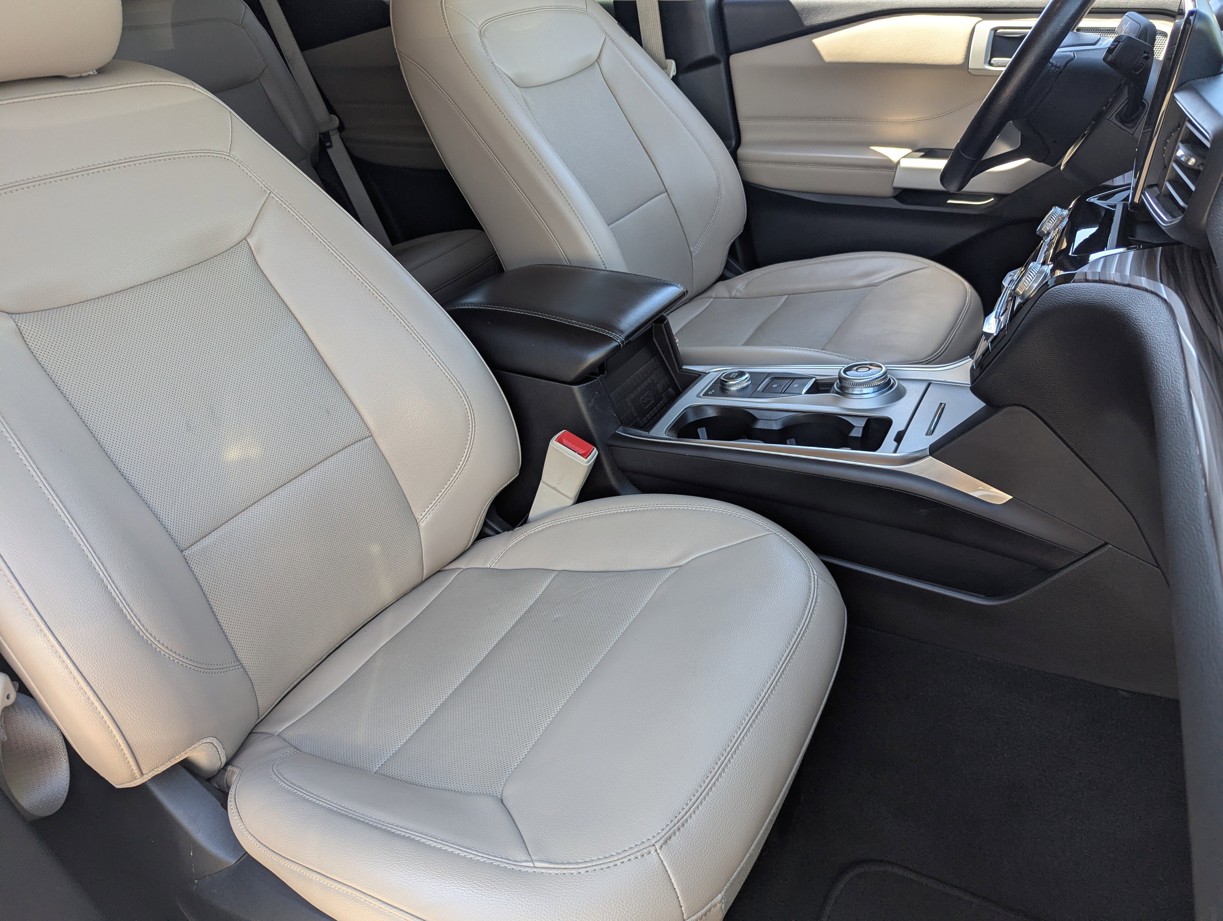 Used 2023 Ford Explorer Limited AWD/4WD image 8