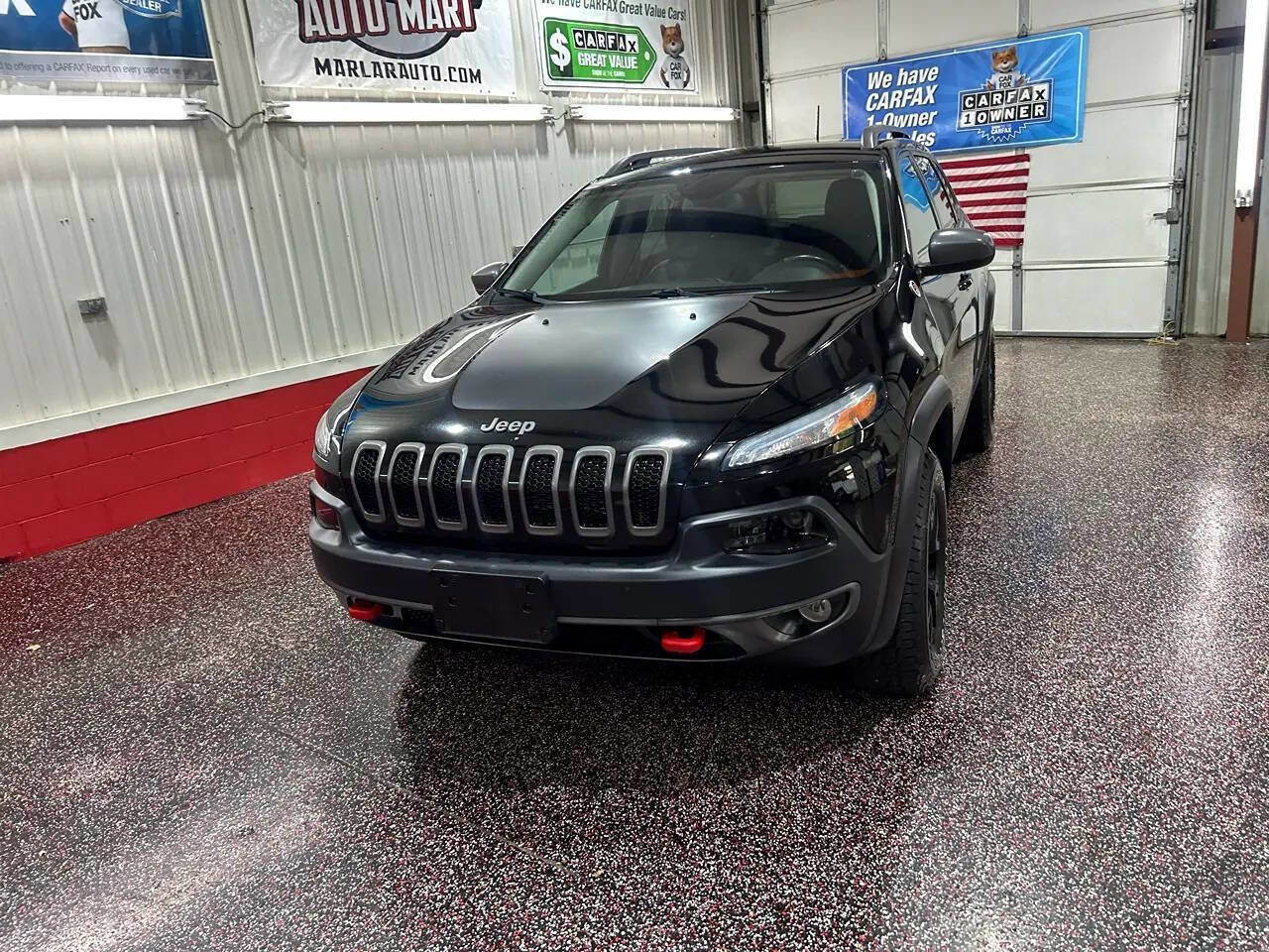 Used 2018 Jeep Cherokee Trailhawk w/ Cold Weather Group image 16