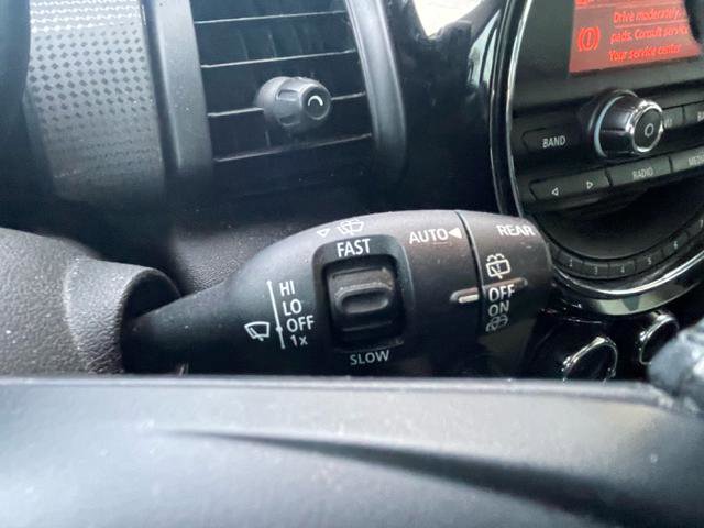 Used 2015 MINI Cooper 4-Door Hardtop image 17