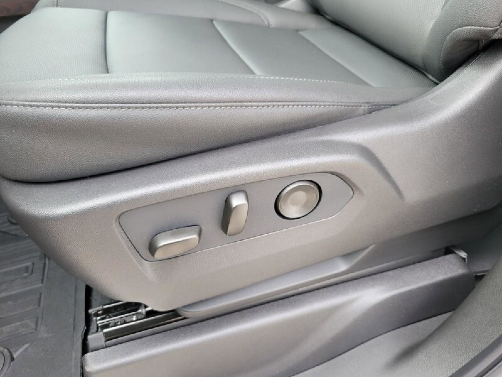 New 2026 GMC Sierra 1500 SLT w/ SLT Premium Plus Package image 25