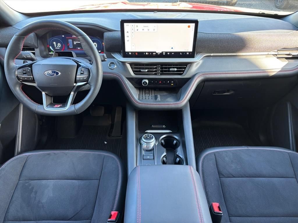 Used 2025 Ford Explorer ST image 4