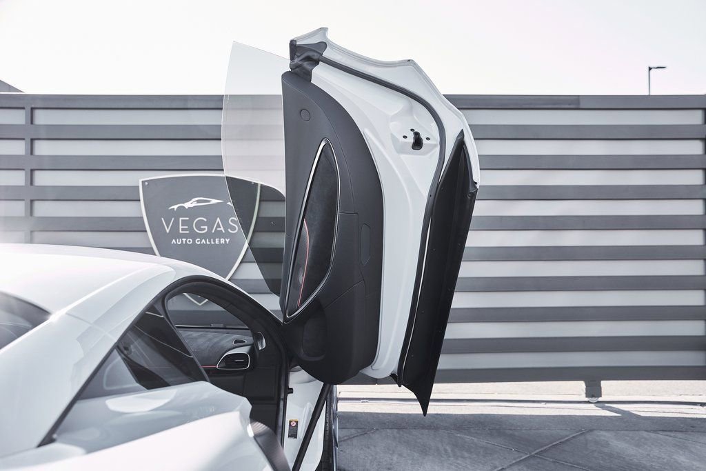 Used 2023 McLaren Artura RWD image 32