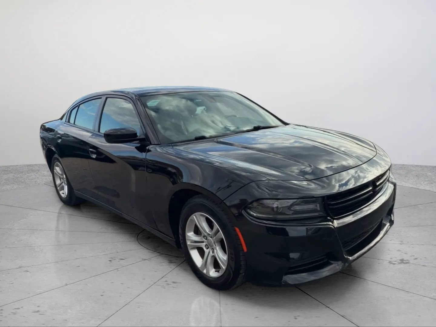 Used 2021 Dodge Charger SXT w/ Leather Interior Group image 7