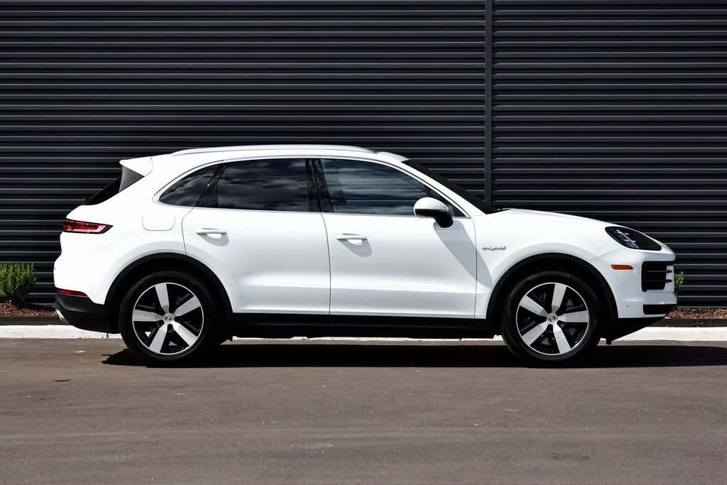 Certified 2026 Porsche Cayenne E-Hybrid AWD/4WD image 8