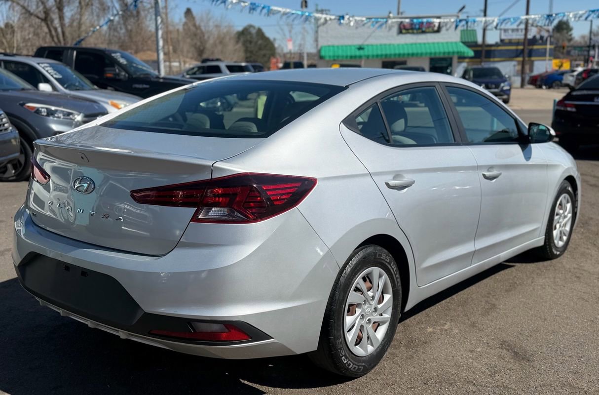 Used 2019 Hyundai Elantra SE FWD image 2