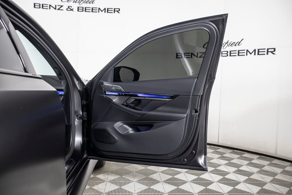 Used 2025 BMW M5 Touring AWD/4WD image 21