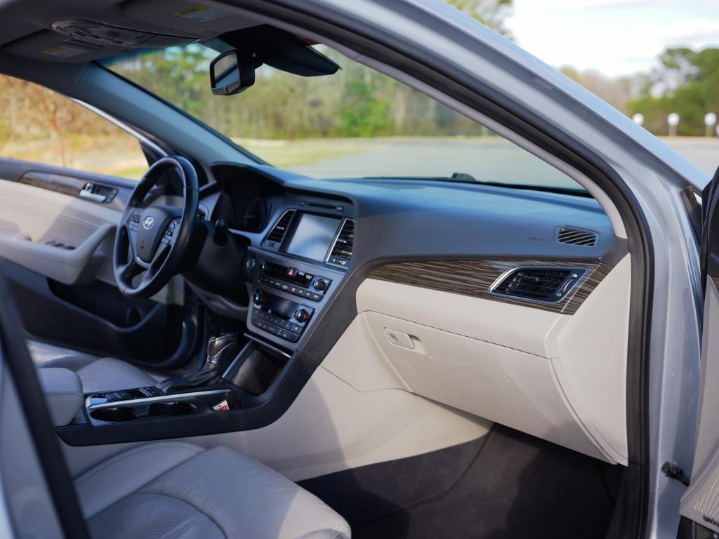 Used 2015 Hyundai Sonata Limited w/ Option Group 06 image 26