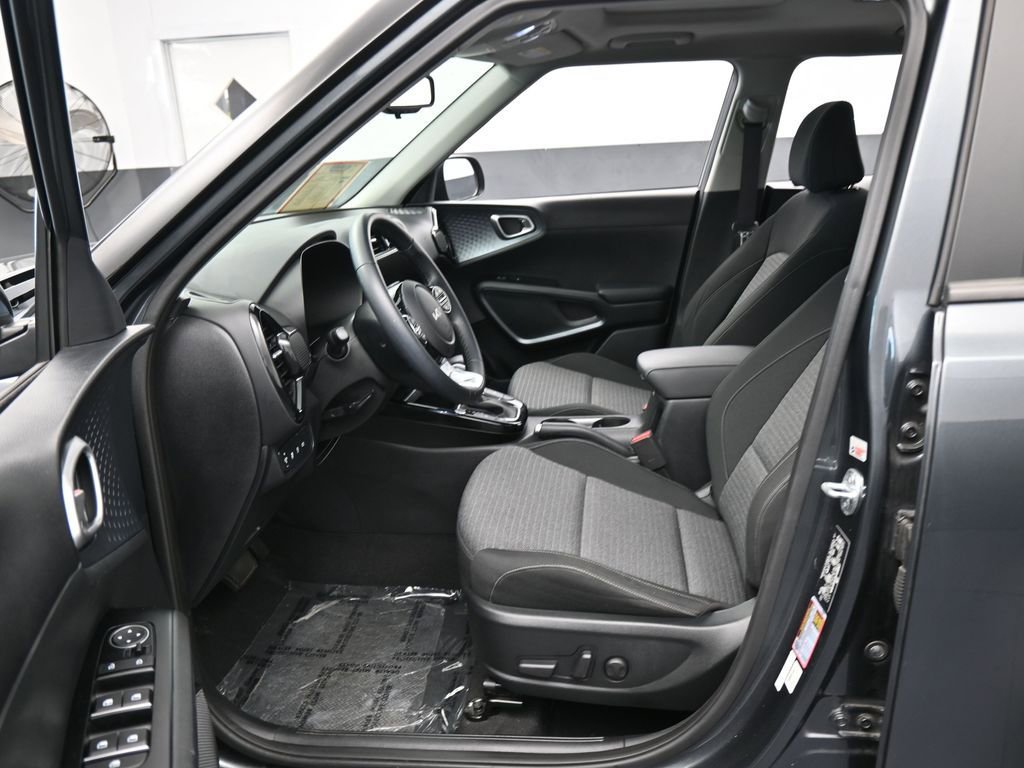 Used 2023 Kia Soul EX image 11