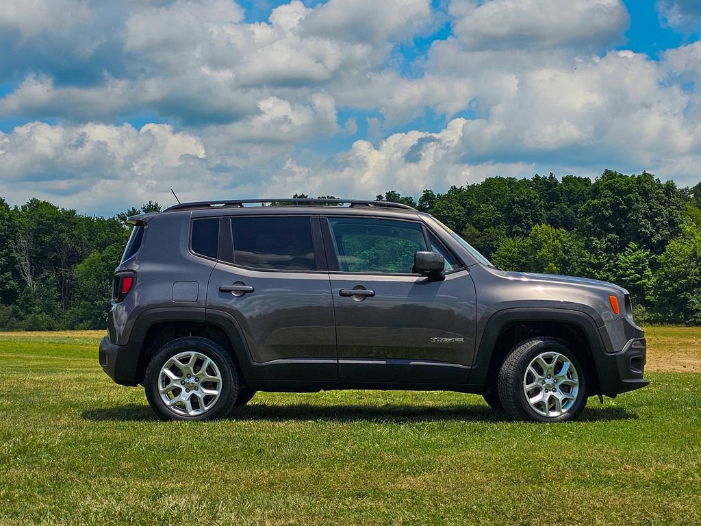 Used 2017 Jeep Renegade Latitude w/ Cold Weather Group AWD/4WD image 2