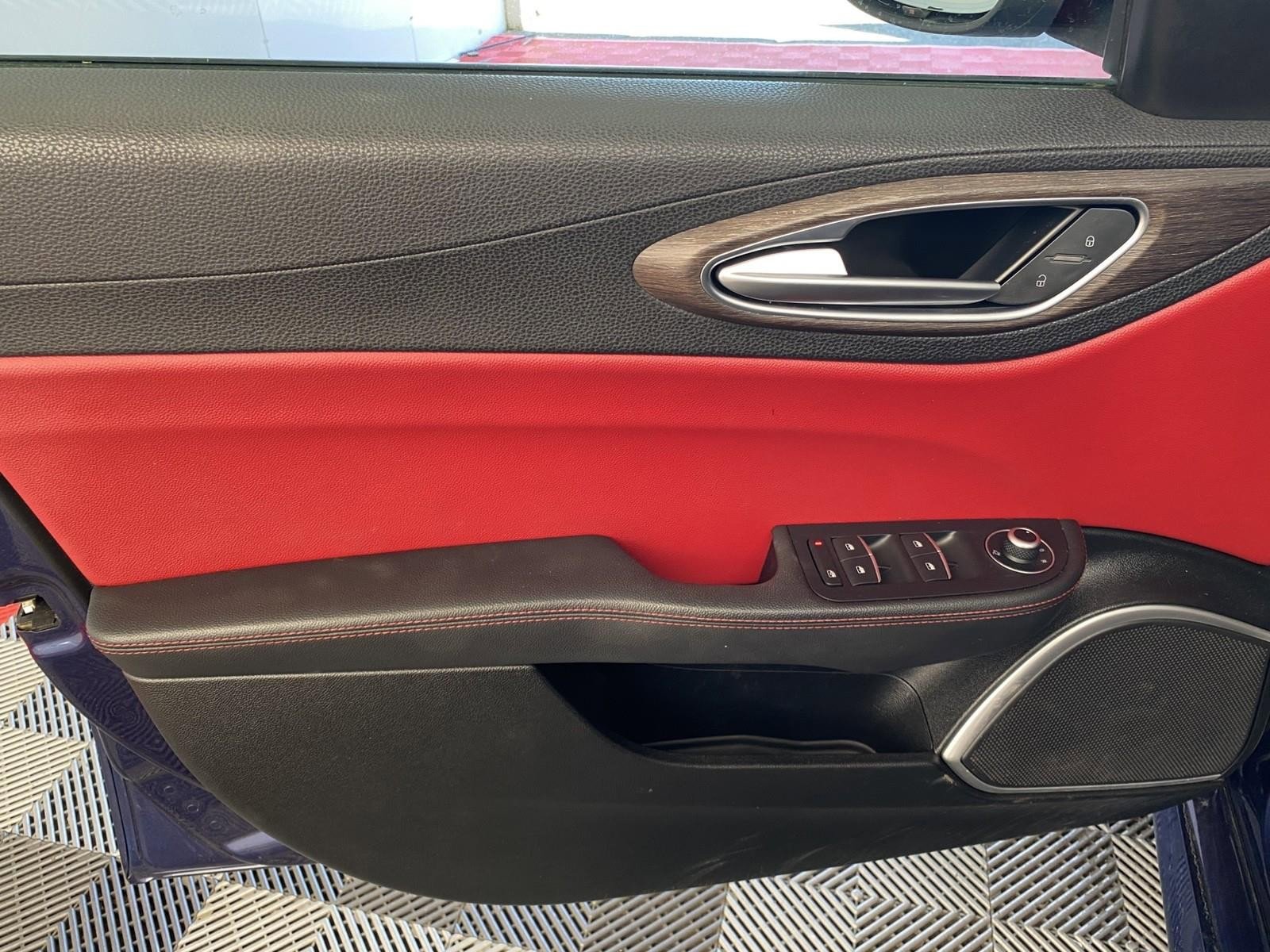 Used 2019 Alfa Romeo Giulia Ti AWD/4WD image 17