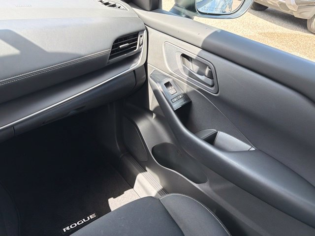 Used 2024 Nissan Rogue S AWD/4WD image 19