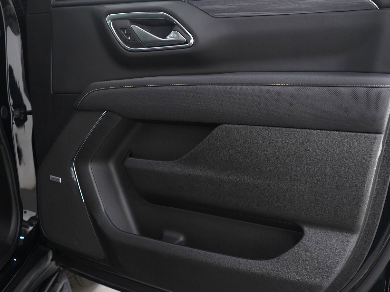 Used 2024 GMC Yukon SLT w/ SLT Luxury Package image 9