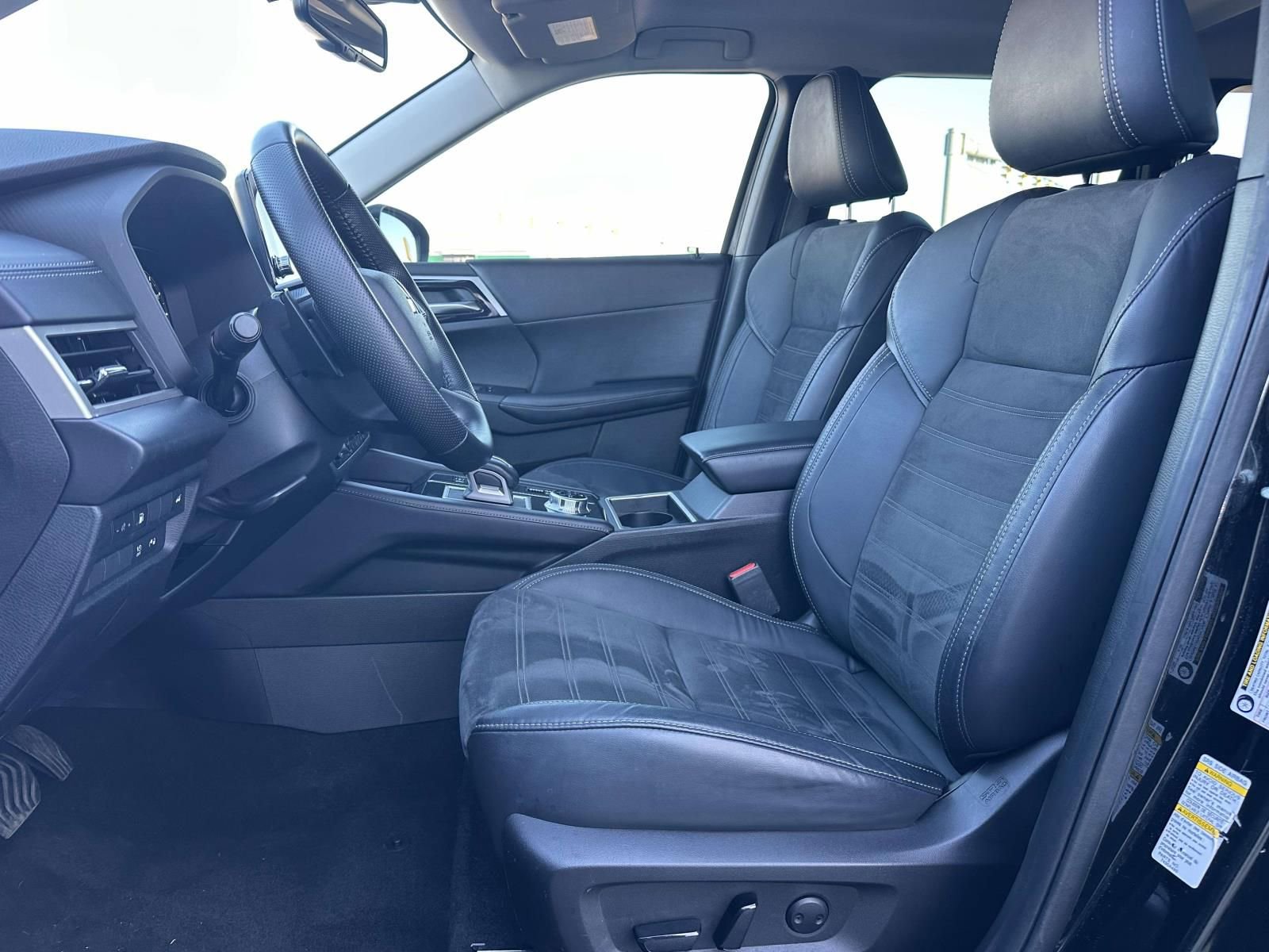 Used 2023 Mitsubishi Outlander SE image 14