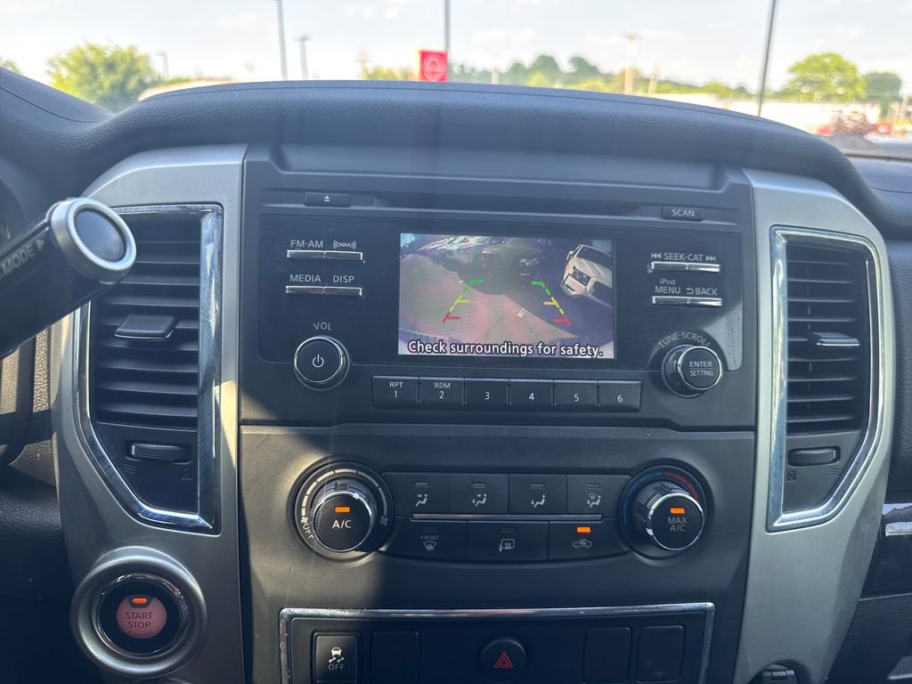 Used 2018 Nissan Titan SV AWD/4WD image 19
