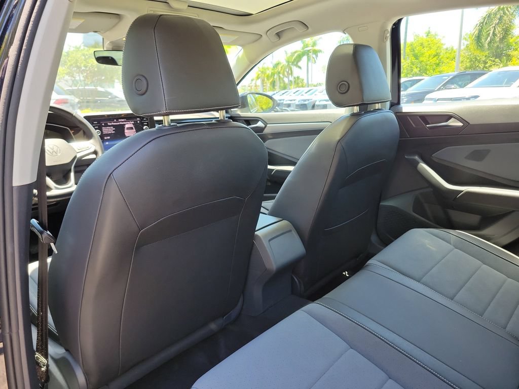 Used 2025 Volkswagen Jetta SE w/ Sunroof Package FWD image 10