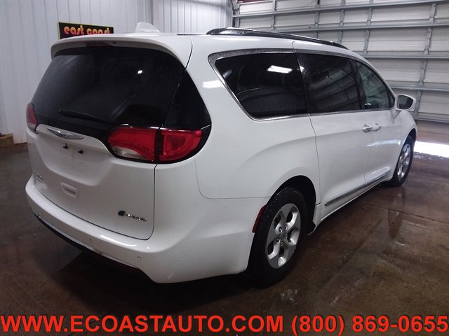 Used 2018 Chrysler Pacifica Touring-L image 3