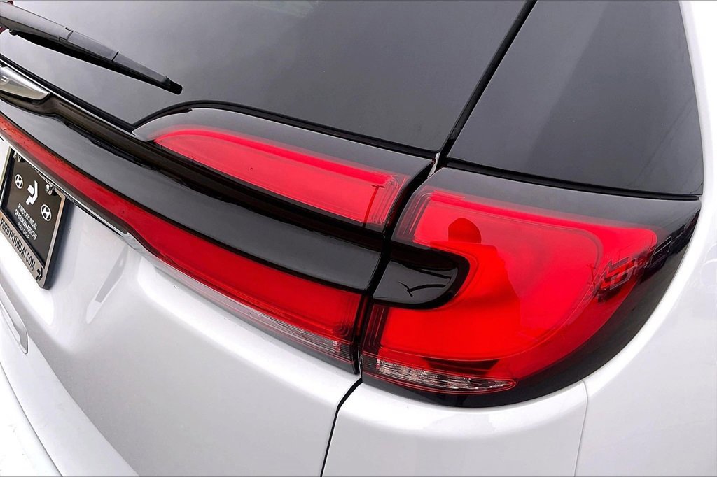 Used 2024 Chrysler Pacifica Touring-L image 38