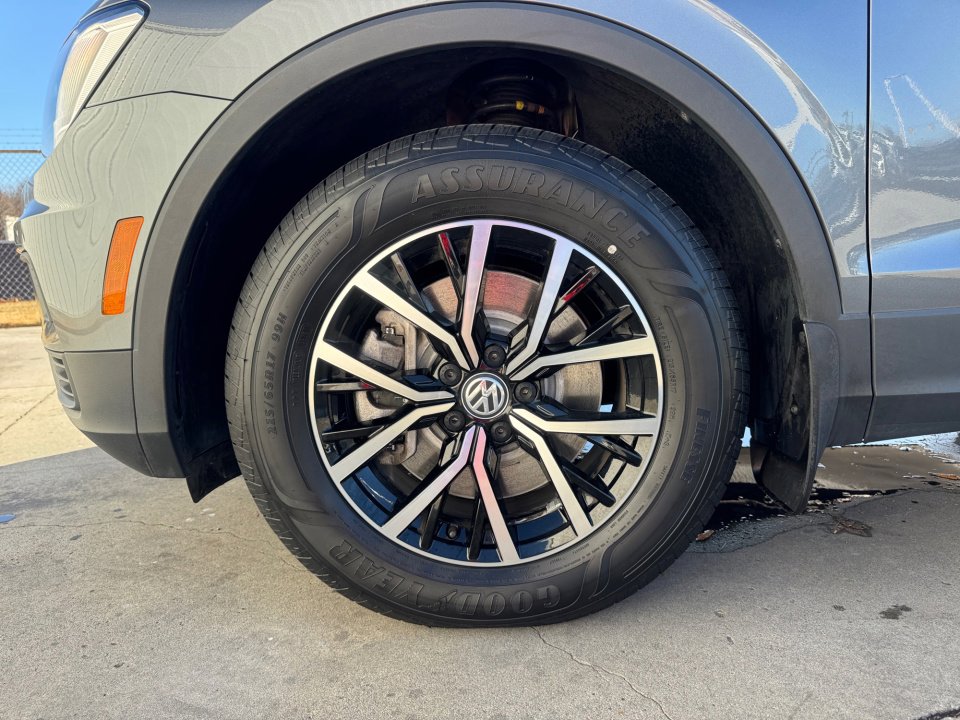 Used 2021 Volkswagen Tiguan SE image 31