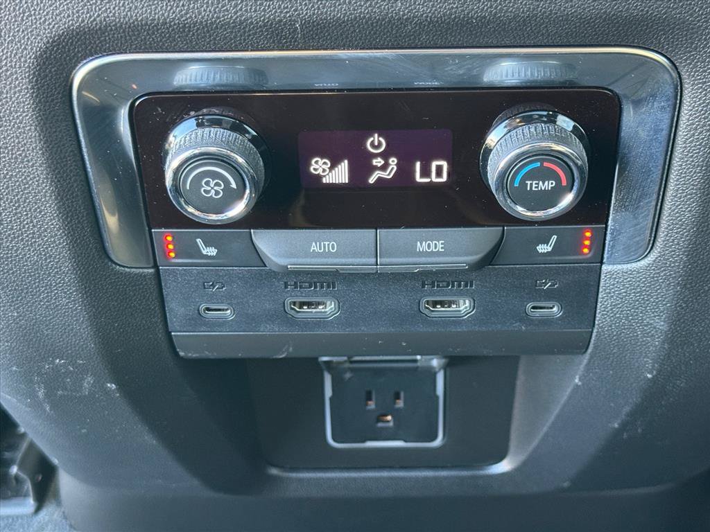 Used 2026 Chevrolet Tahoe Premier AWD/4WD image 15