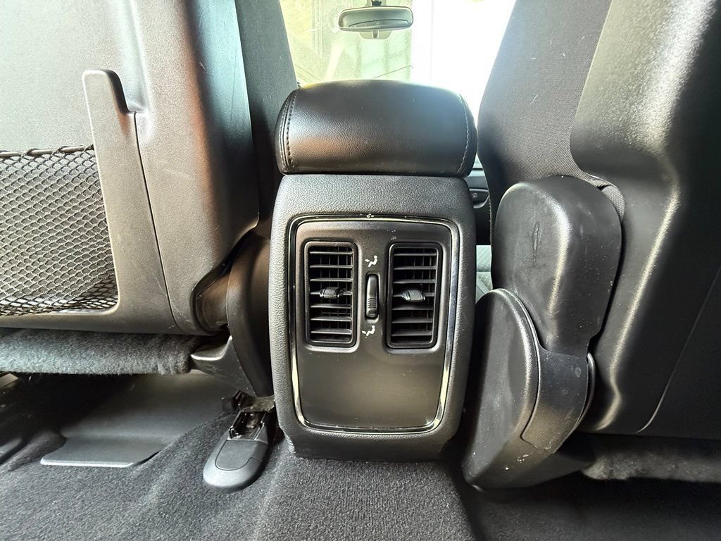 Used 2020 Jeep Grand Cherokee Laredo RWD image 38