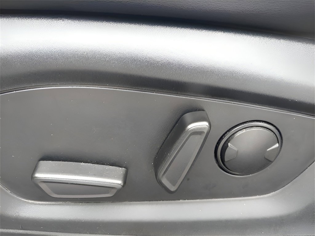 Used 2023 Ford Explorer XLT w/ Equipment Group 202A image 29