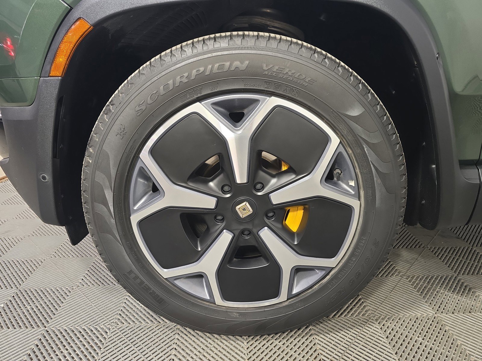 Used 2024 Rivian R1S Adventure AWD/4WD image 9