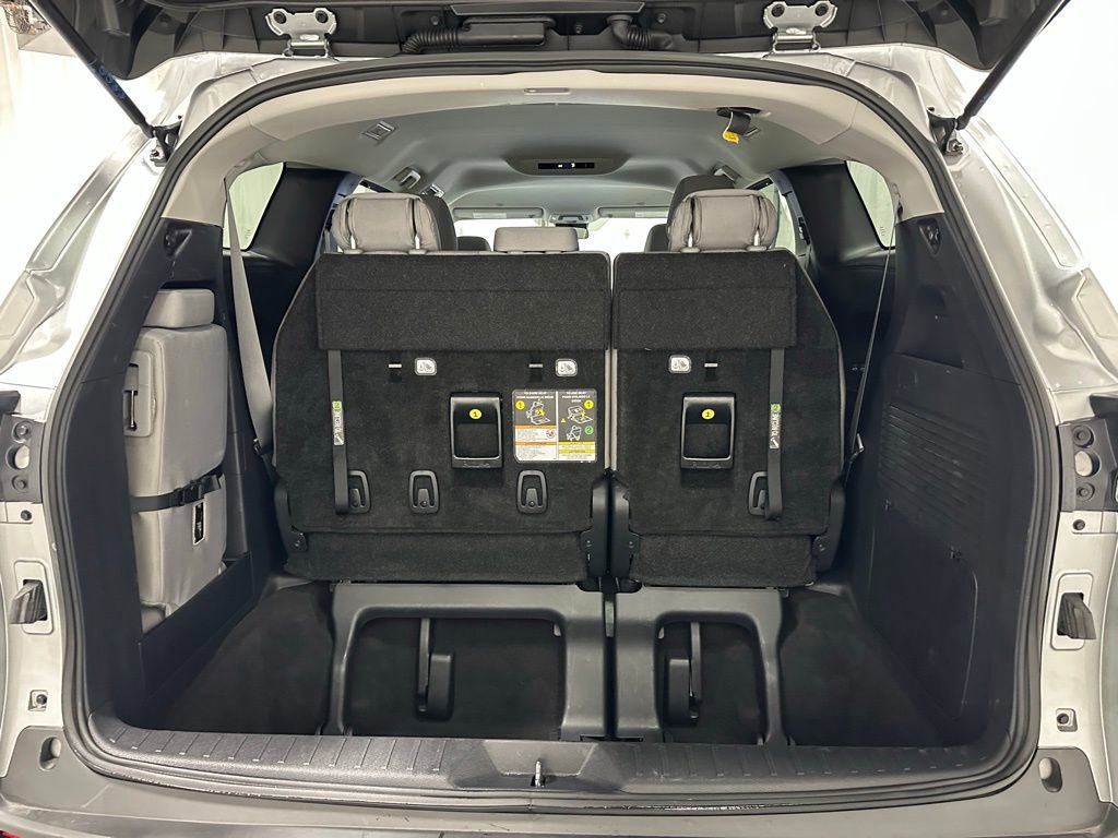 Used 2025 Toyota Sienna LE image 53