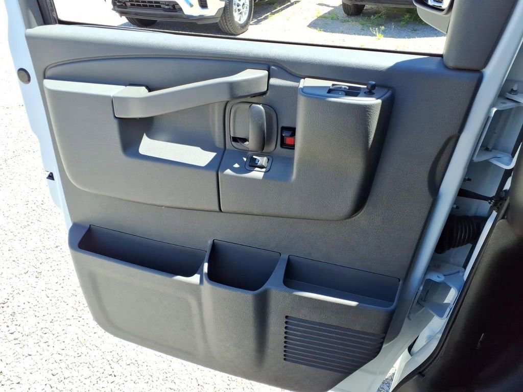 New 2026 Chevrolet Express 2500 Extended RWD image 31