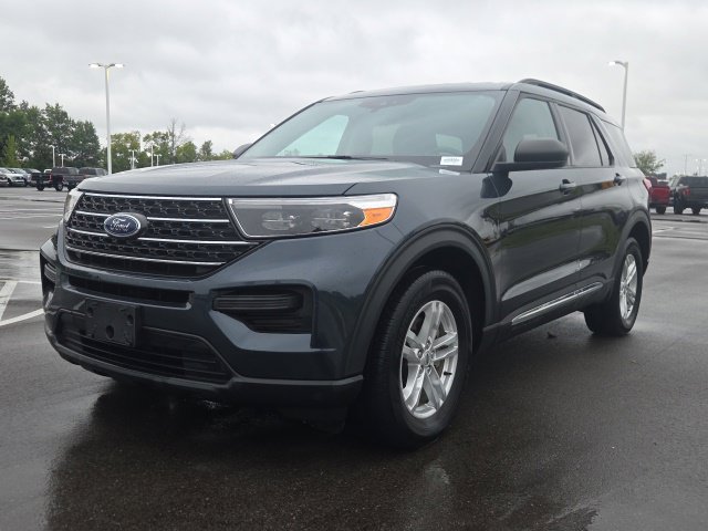 Used 2023 Ford Explorer XLT AWD/4WD image 2